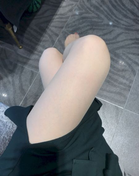 独自在夜晚的海边