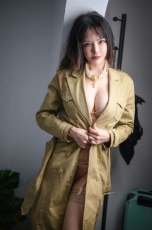 年轻漂亮的岳每4乱理